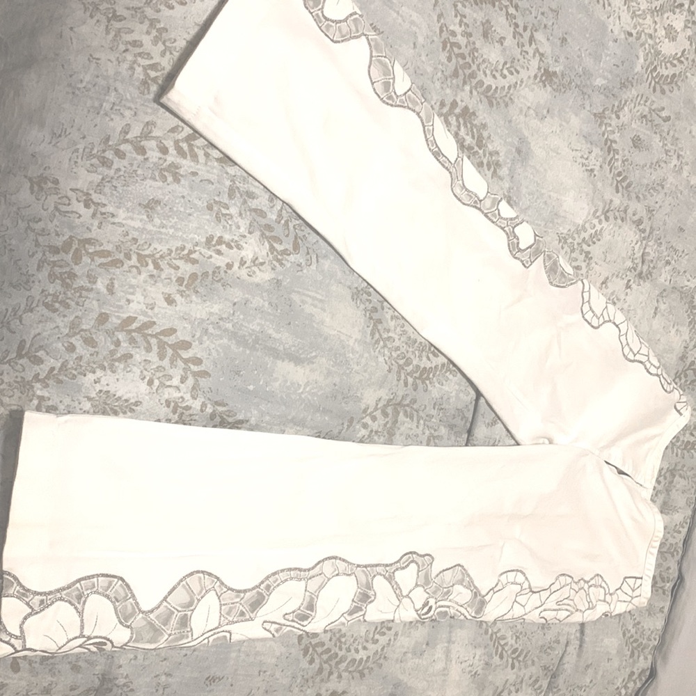 White Pants With Style Design Classy - image 1